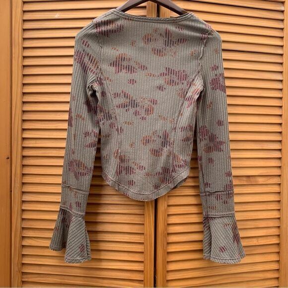 Free People Bell Sleeve Long Sleeve size XS - Picture 6 of 6